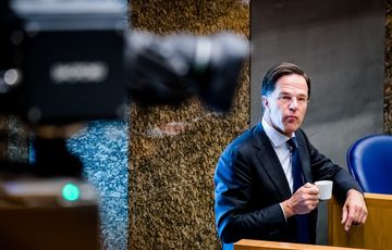 A Momentum külföldi gazdái akarnak térdre kényszeríteni bennünket - Rutte megint nem bír magával